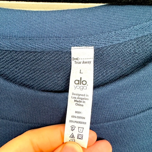Alo Yoga Sweatshirt with grommet detail - Picture 3 of 3